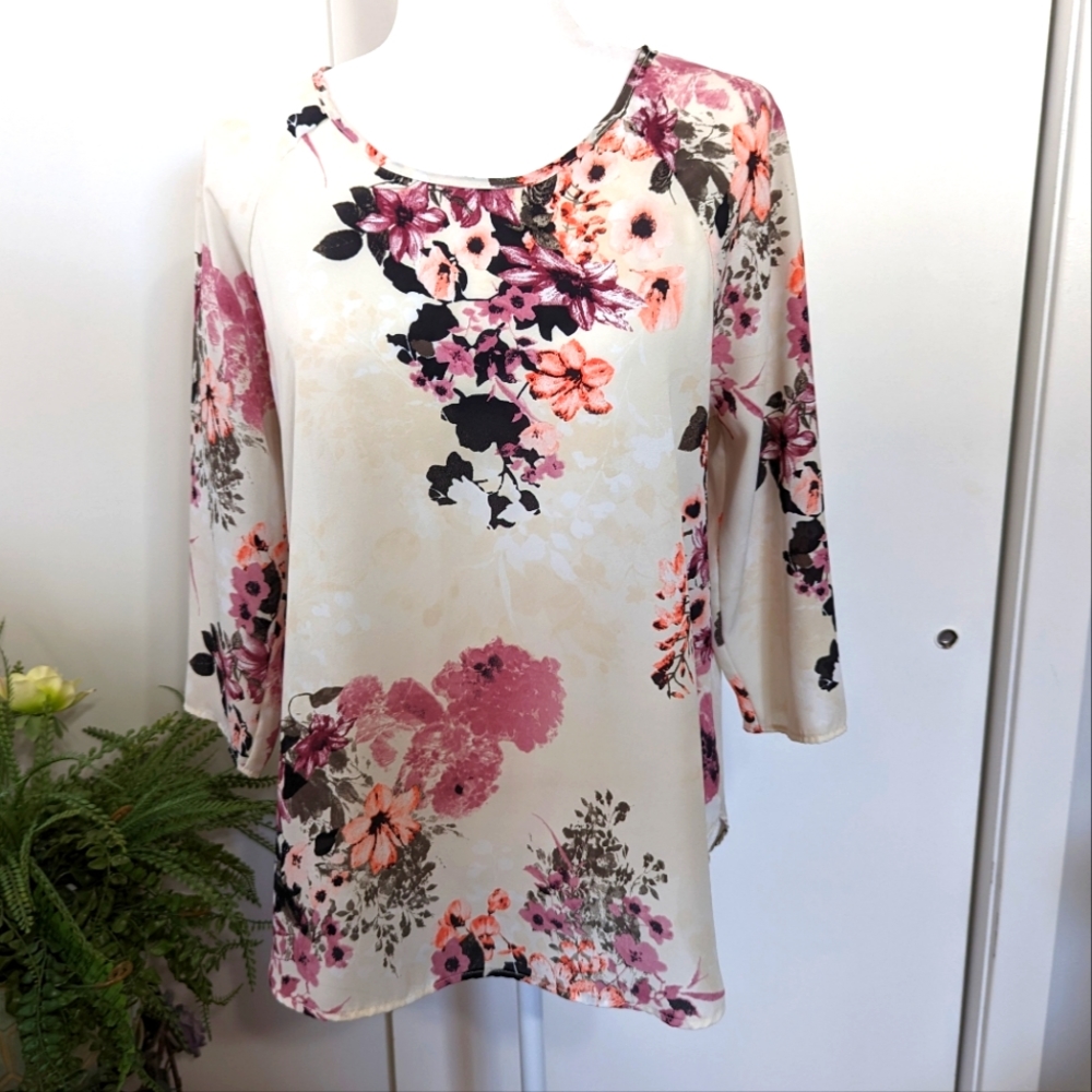 Floral Blouse Perfect for Spring Size M